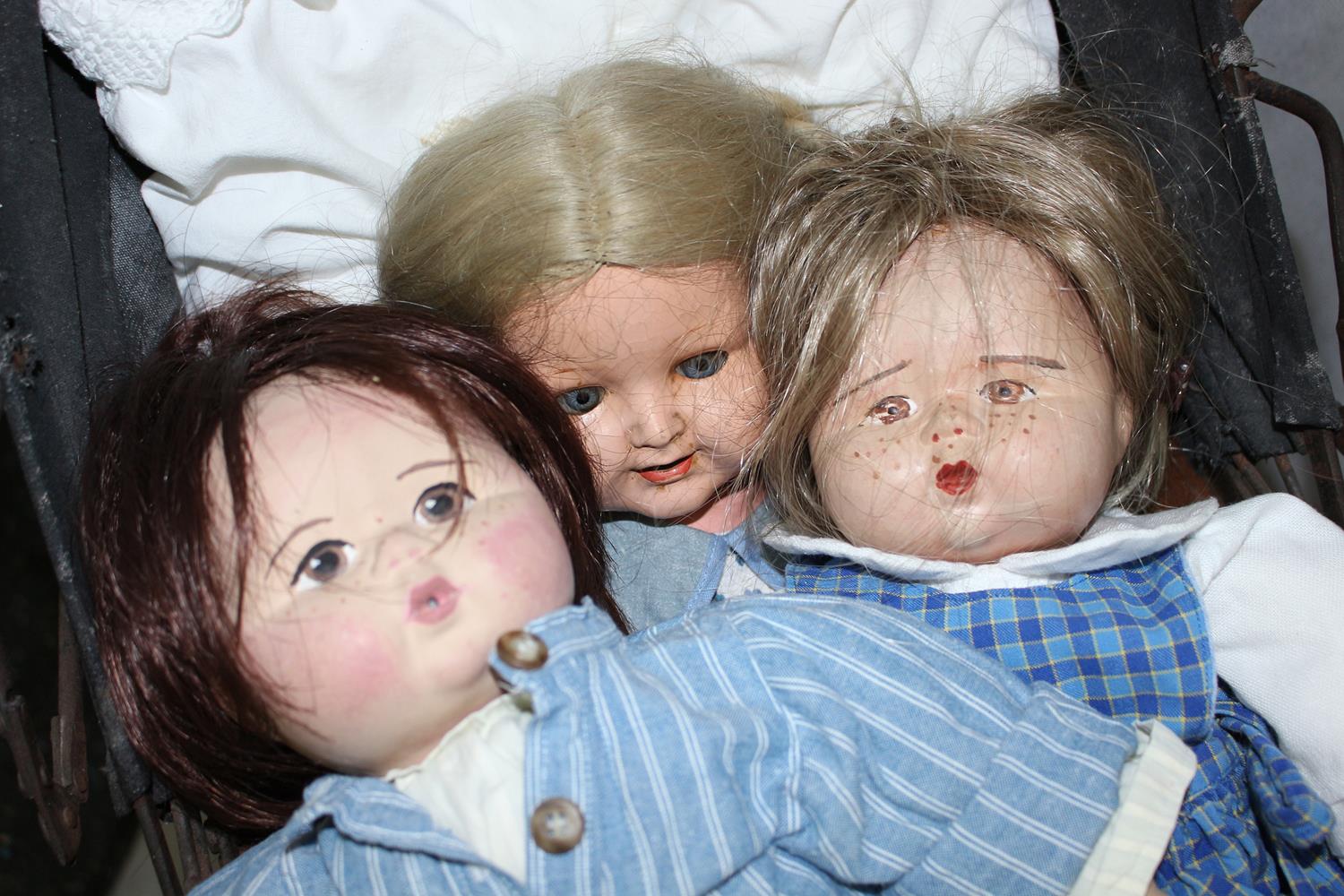 Kinderwagen mit 3 Puppen. | Bild Nr.3