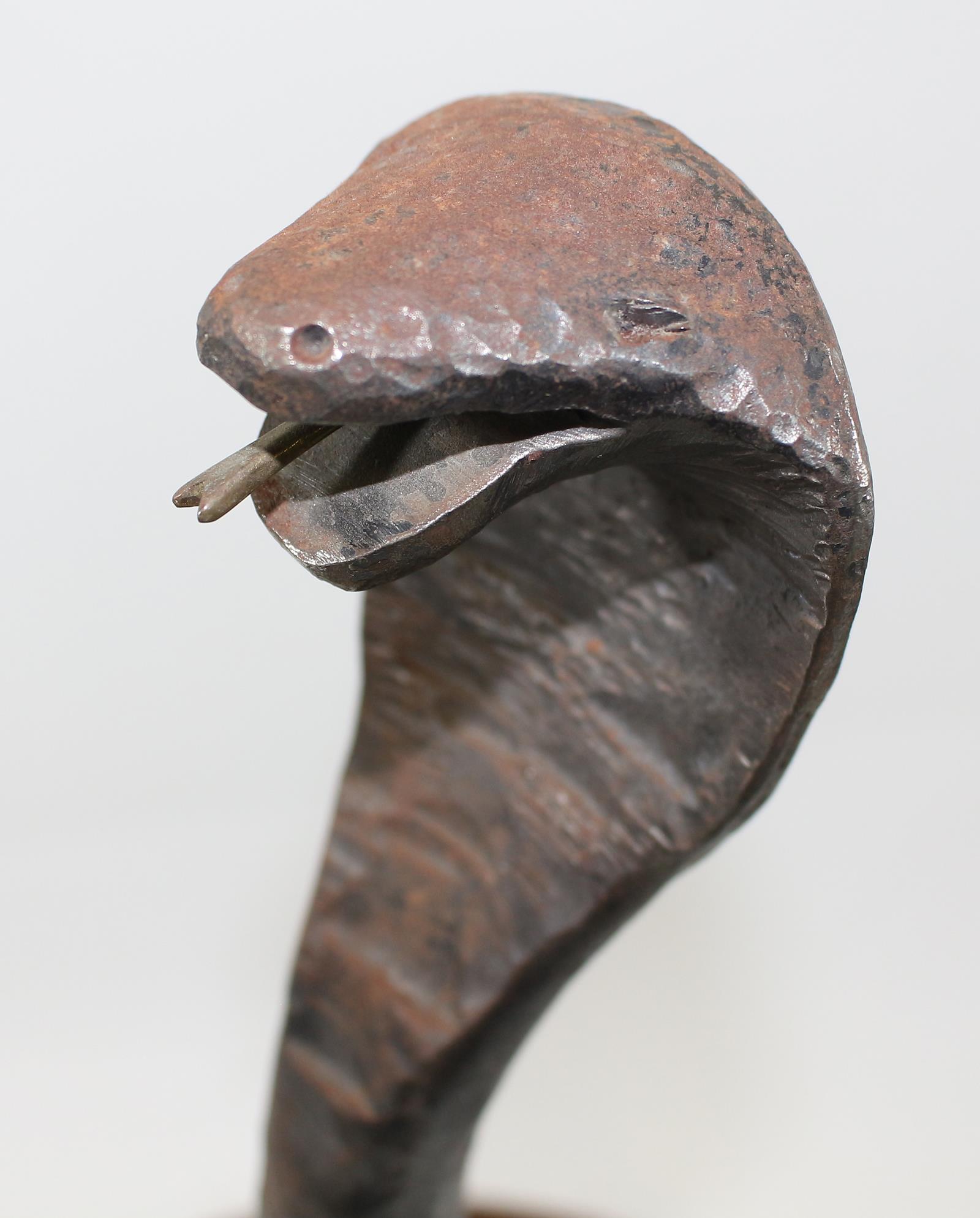 Königskobra, Eisengußskulptur | Bild Nr.2