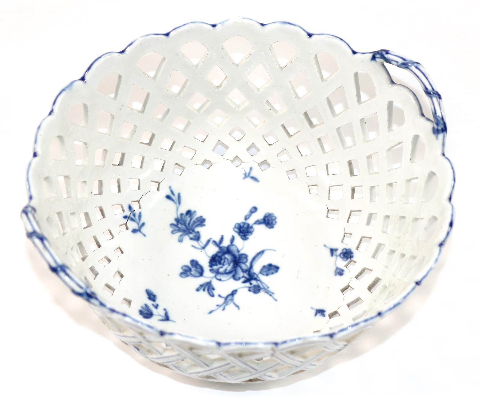 Durchbruchkorb mit Blaumalerei. | Bild Nr.1