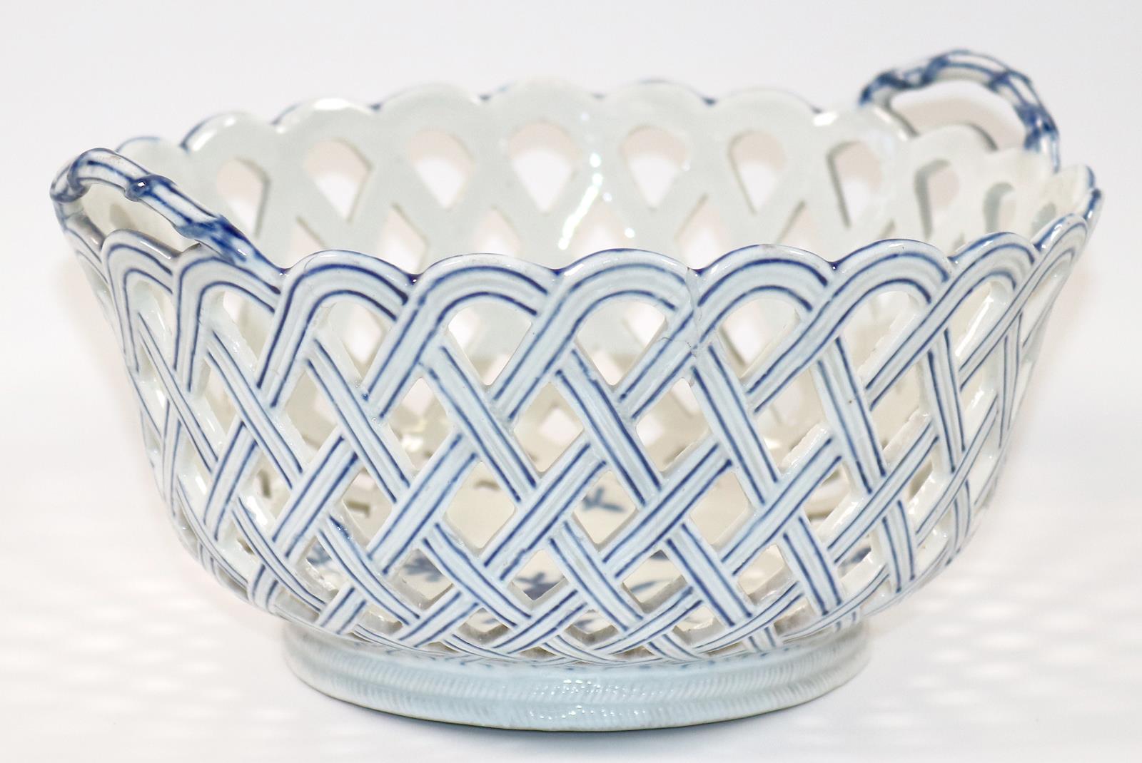 Durchbruchkorb mit Blaumalerei. | Bild Nr.2